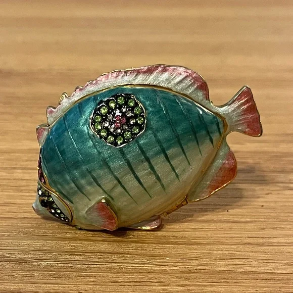 Enamel on Metal  Fish with Jewels Hinged Trinket Box - Picture 2 of 4